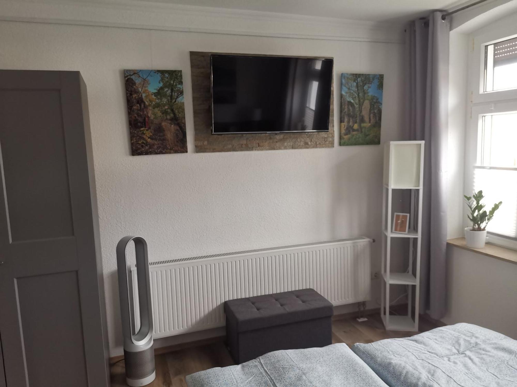 Pauls Hexenhaus Wohnung Hexe Mit Fahrrad Garage Und Innenhof Fuer Motorraeder Thale Exterior foto
