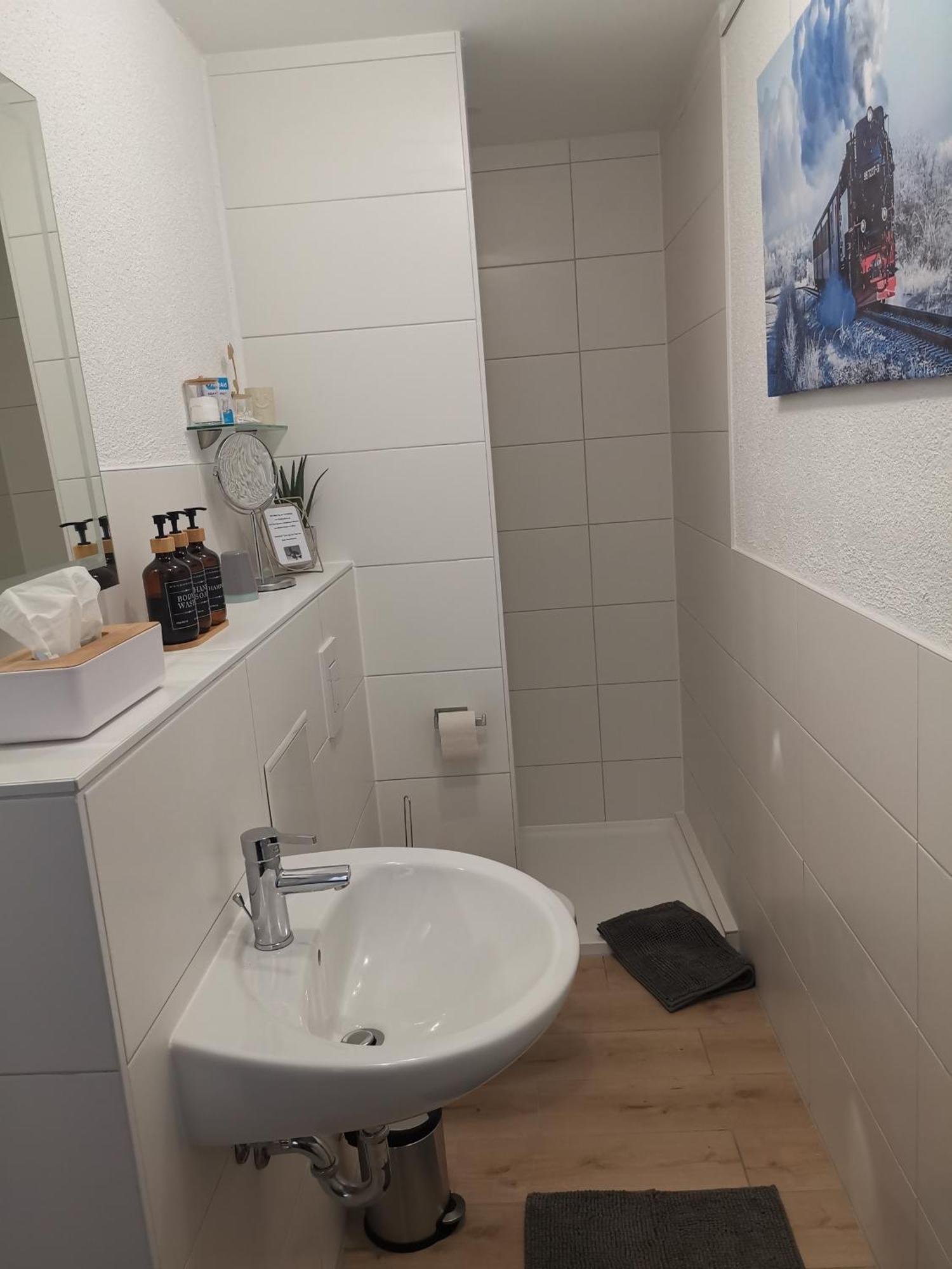 Pauls Hexenhaus Wohnung Hexe Mit Fahrrad Garage Und Innenhof Fuer Motorraeder Thale Exterior foto