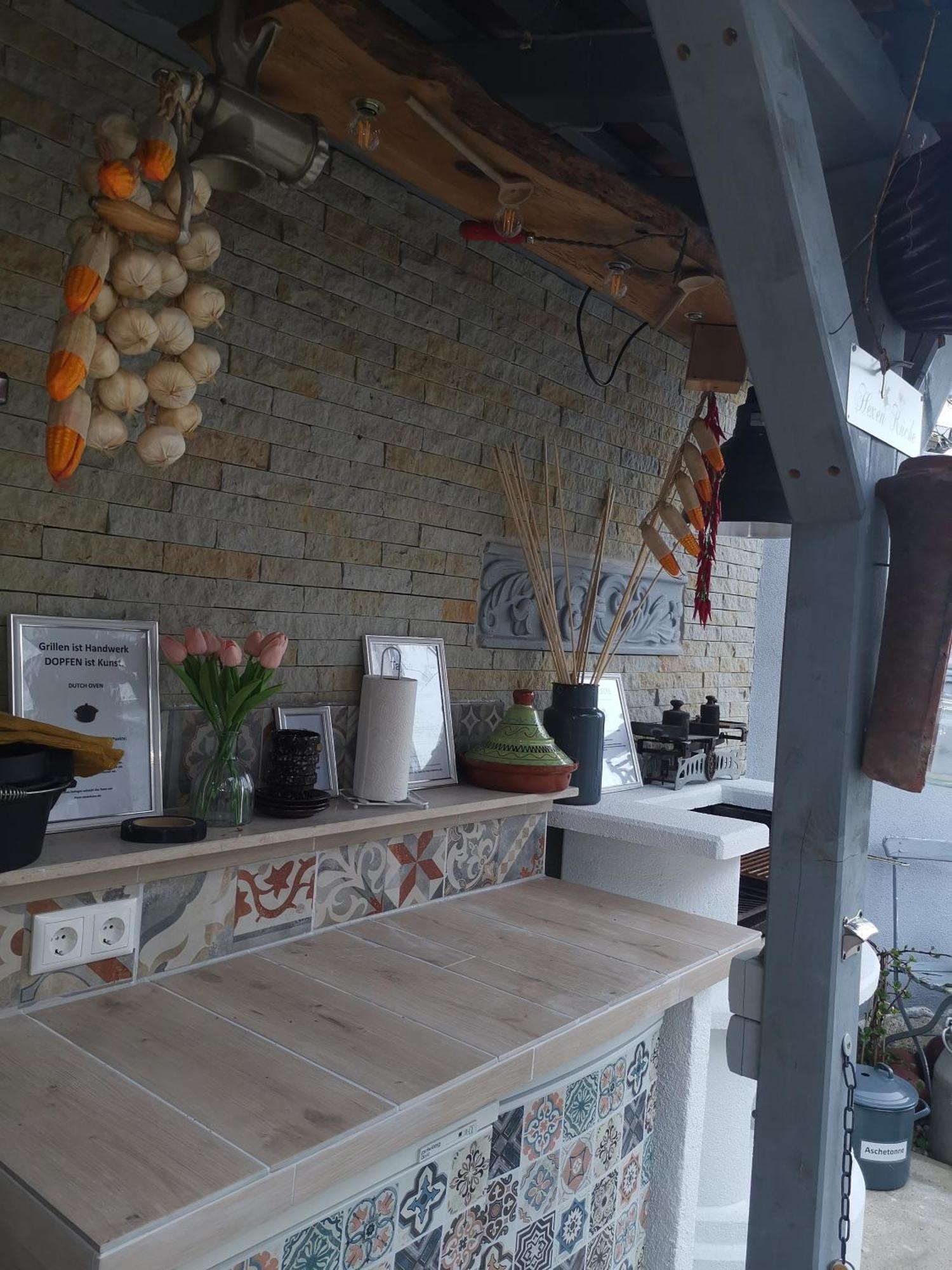 Pauls Hexenhaus Wohnung Hexe Mit Fahrrad Garage Und Innenhof Fuer Motorraeder Thale Exterior foto
