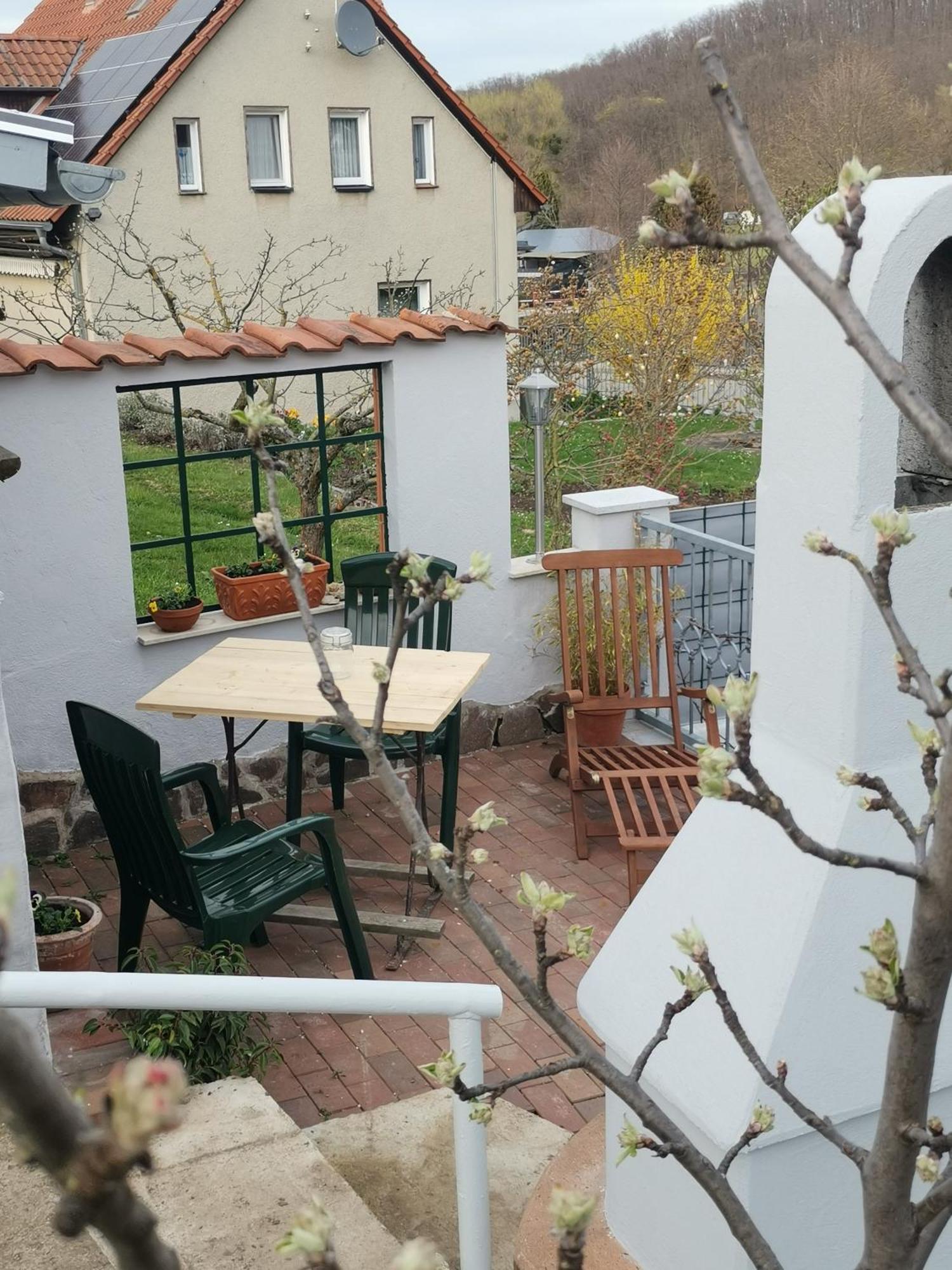 Pauls Hexenhaus Wohnung Hexe Mit Fahrrad Garage Und Innenhof Fuer Motorraeder Thale Exterior foto